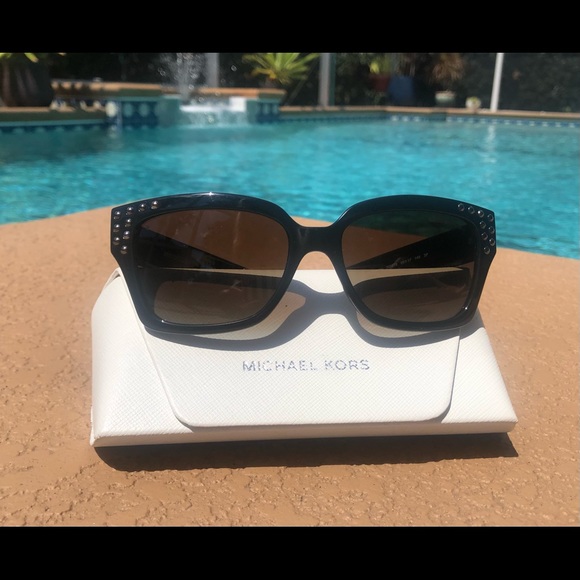 Michael Kors Banff Sunglasses in Black with Brown Gradient Polarized Lens - Picture 4 of 15